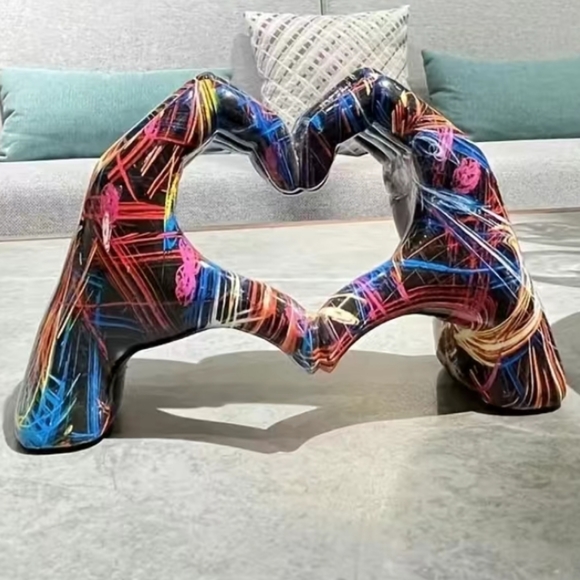 1pc Sculpture of hands with heart in colorful resin POSH LOVE decoration - Picture 3 of 11